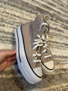Women’s converse